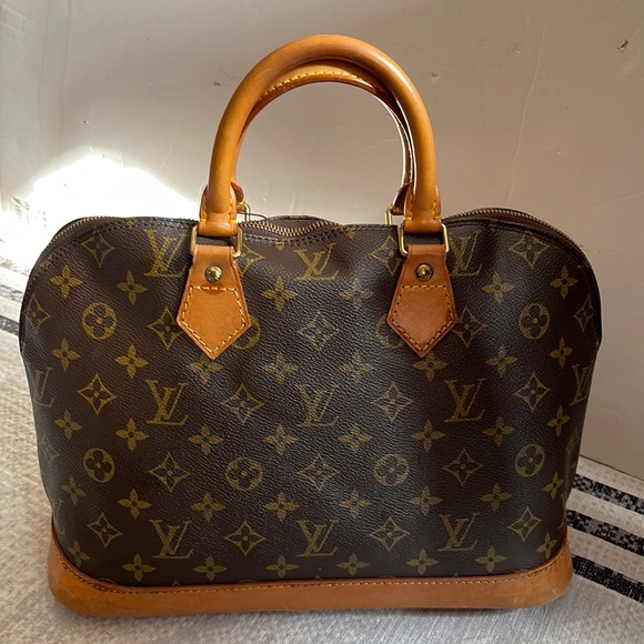LOUIS VUITTON ALMA HAND MONOGRAM CANVAS - Picture 14 of 14